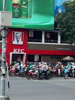 バイクが減って車が増えた画像